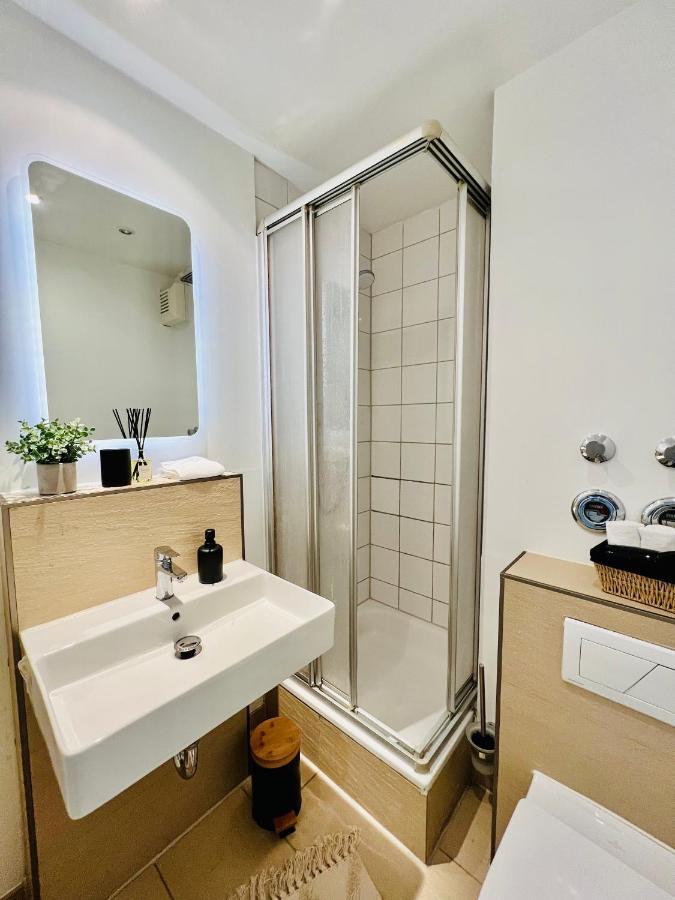 Sunset Apartment: Free Parking + Balcony + Netflix Essen Luaran gambar